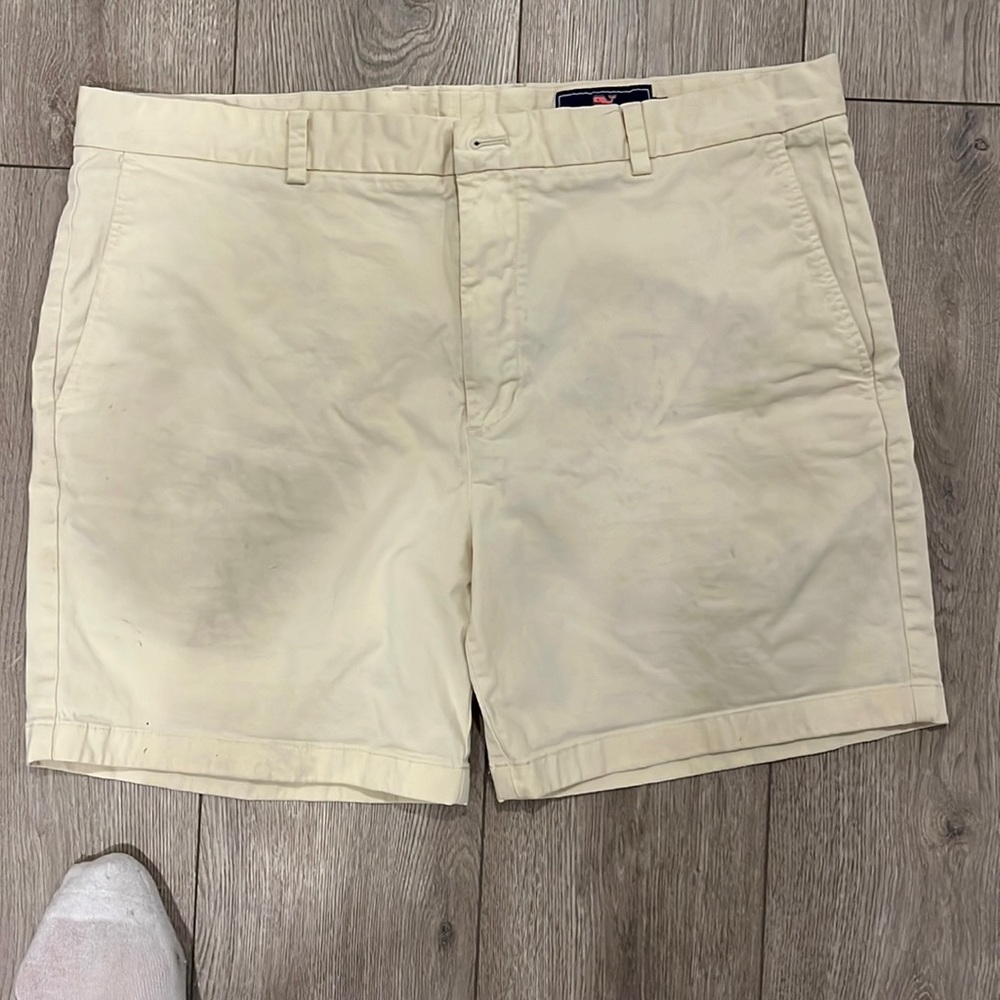 Vineyard vines khaki breaker shorts size 40